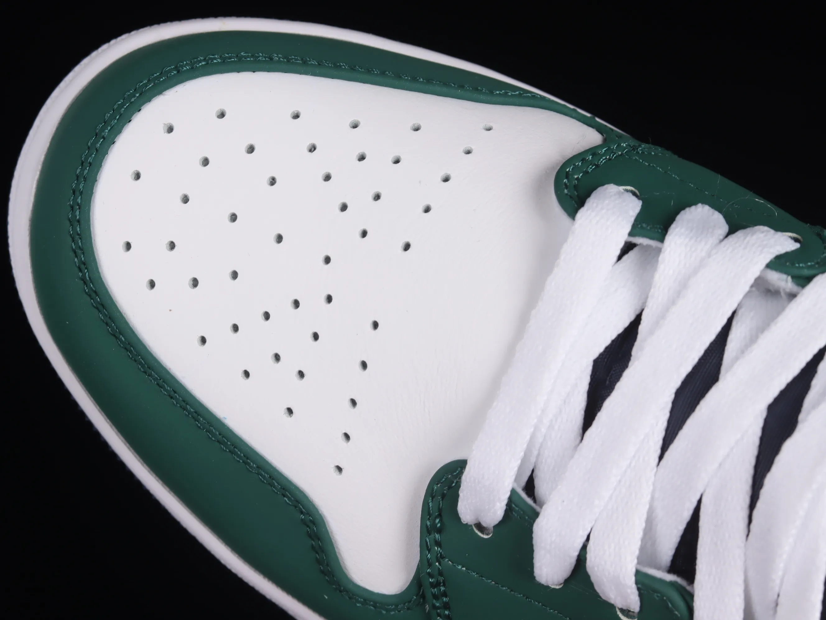 All categories Air Jordan Jordan series basketball shoes Air Jordan 1 Mid Air Jordan 1 Mid SE AJ1 Joe 1 navy blue and green color matching Zhongbang basketball shoes DZ5326-300